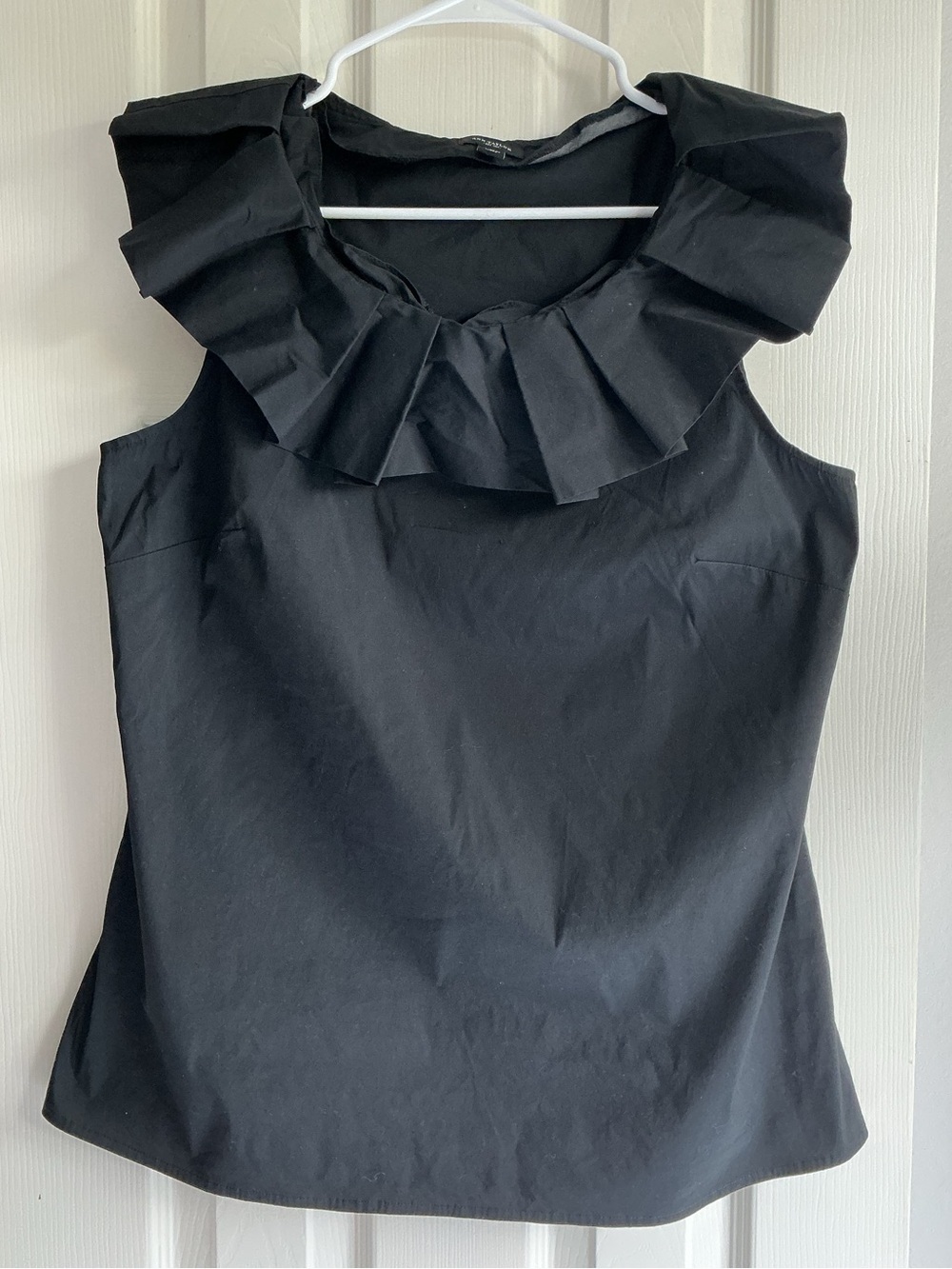Ann Taylor Black Sleeveless Top with Pleated Ruffle Collar L